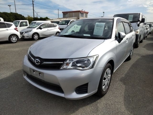 9101 Toyota Corolla fielder NZE161G 2015 г. (LUM Kobe Nyusatsu)